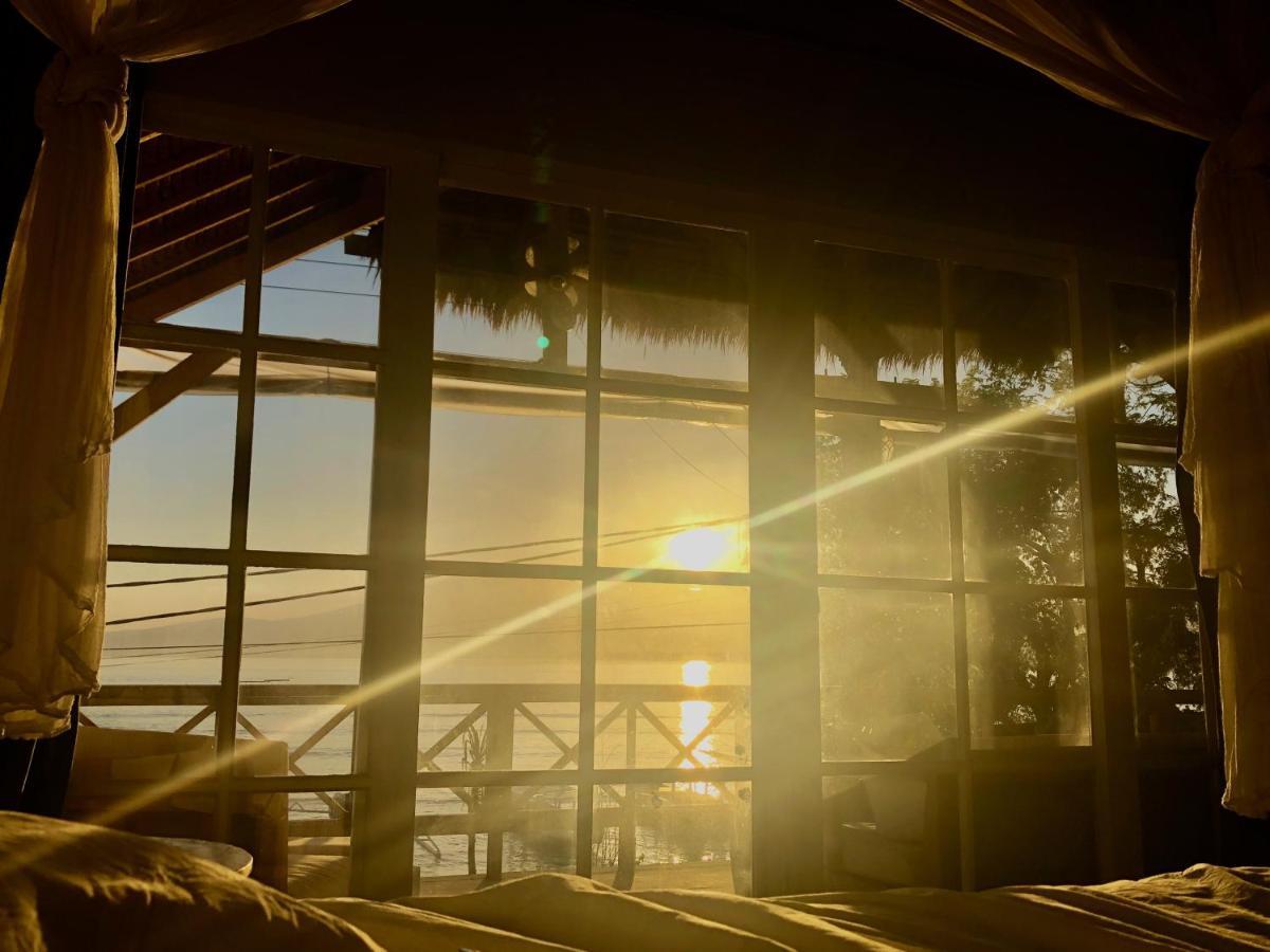 Serenity Luxurious Beachfront Villa & Spa With Private Infinity Pool, 8 Guests Gili Air Exterior foto